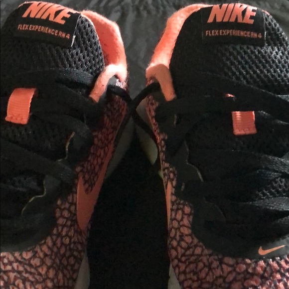 Nike Flex Experience RN 4 Sz 6 - Picture 4 of 4